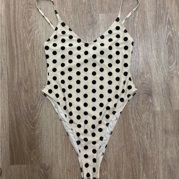 Nasty Gal one piece swim suit white with black polka dots size 4 - Picture 2 of 5